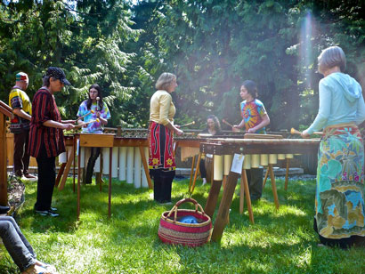 Ruvara playing at Tree Frog Night Bed and Breakfast
